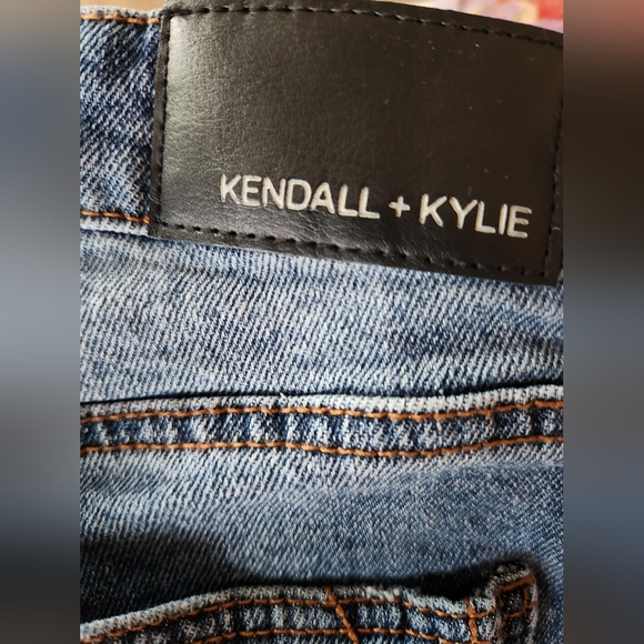 Kendall and Kylie "the icon" shorts size 1 - Picture 4 of 4